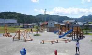 鵜住居、木製遊具