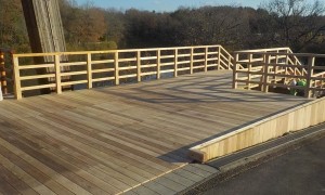 木製デッキ、ウッドデッキ