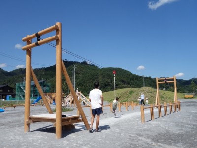 鵜住居、木製遊具