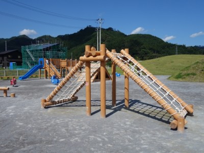 鵜住居、木製遊具