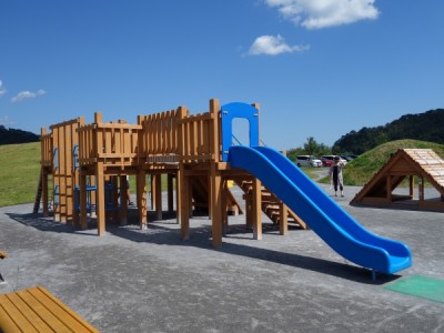 鵜住居、木製遊具