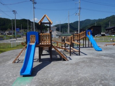 鵜住居、木製遊具