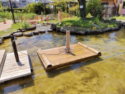 イカダ遊具