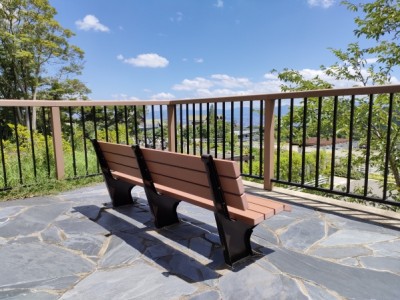 ベンチ、合成木材