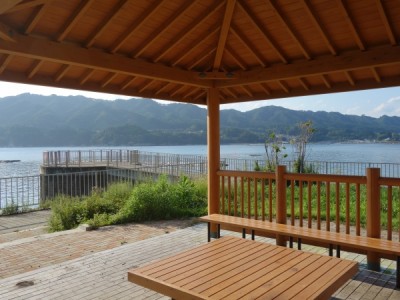 東屋から展望台を見る