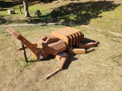 木製昆虫モニュメント