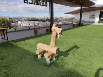 木製遊具、木馬