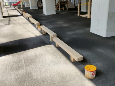 木製遊具、中央高架下公園