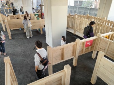 木製遊具、中央高架下公園