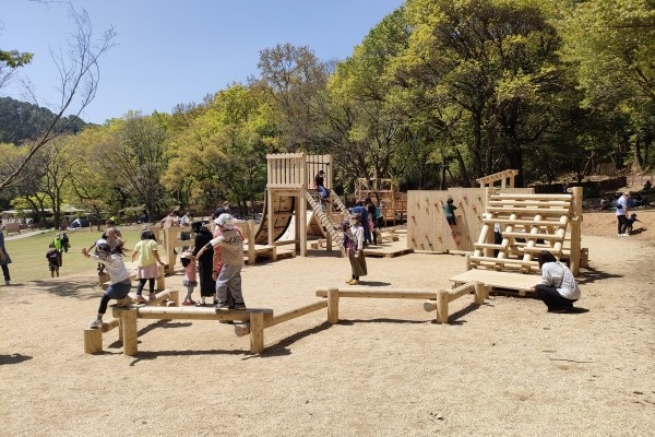 木製遊具、木製アスレチック遊具