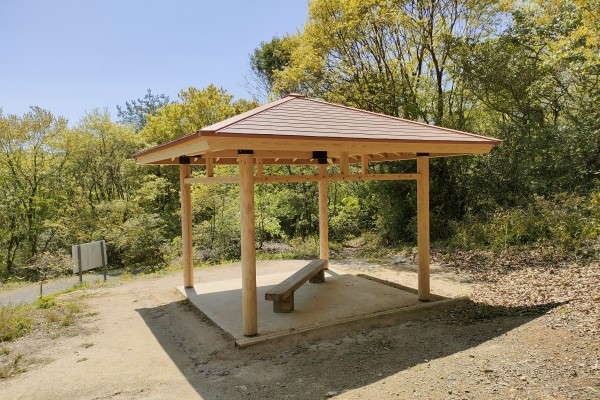 森林環境譲与税、木製東屋、木製サイン