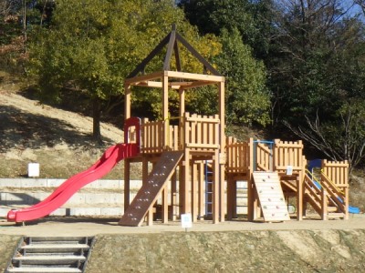 木製遊具、もくもくトリデ