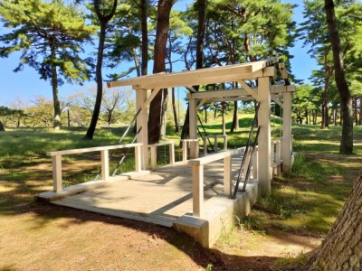 跳ね橋、木製デッキ