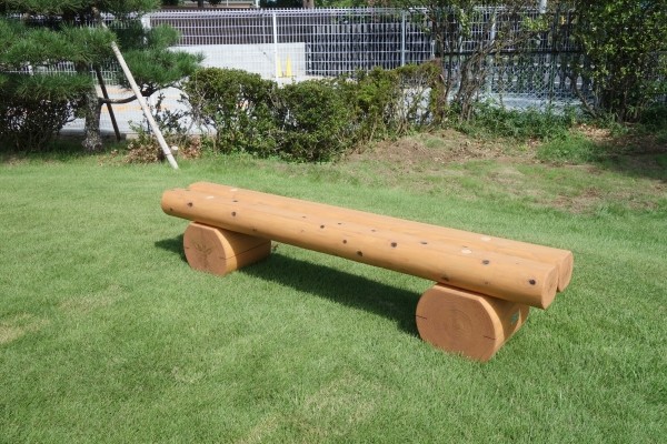 据置、木製ベンチ