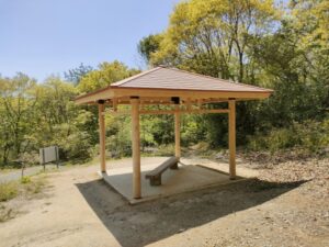 森林環境譲与税、木製東屋、木製サイン